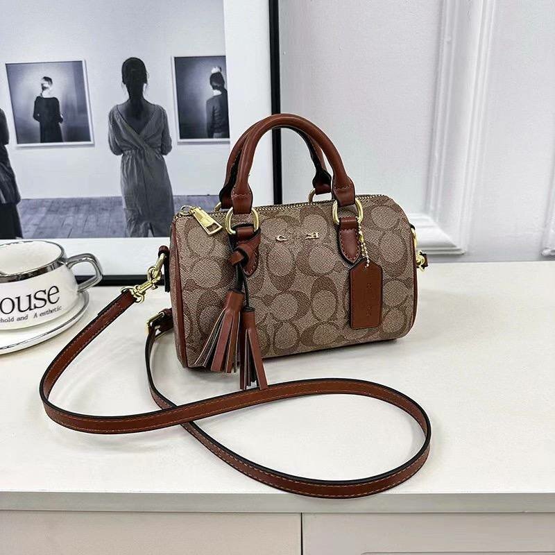 Сумка багет , фактура лаковая, серый — фото 1