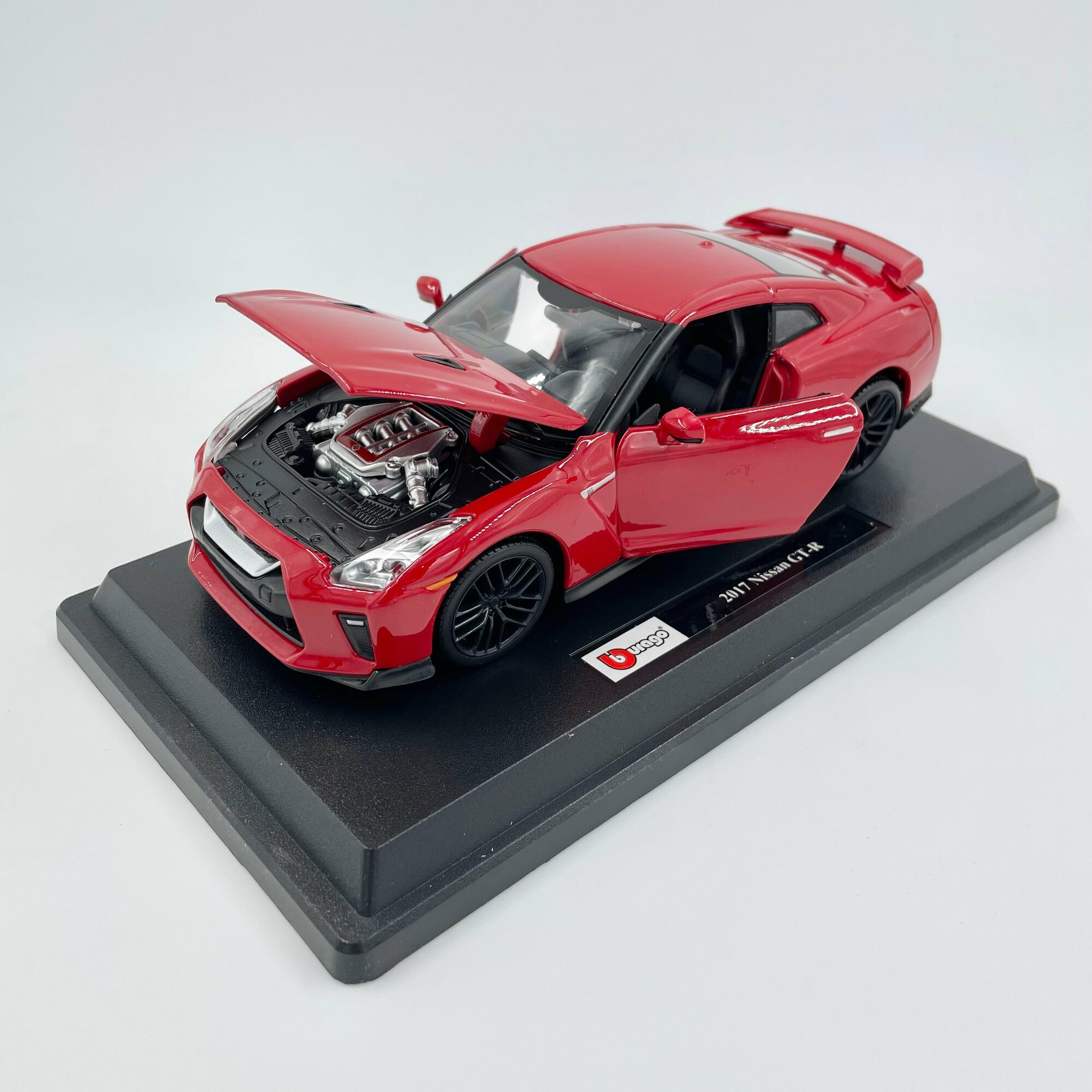 Bburago машинка металлическая 1:24 Nissan GT-R 2017 года арт.18-21082