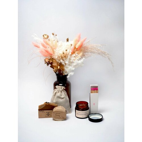 Премиум подарочный набор с букетом из сухоцветов и мылом ручной работы