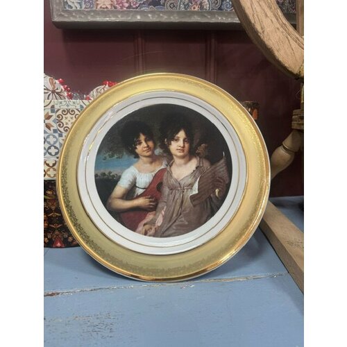 Настенная тарелка Сестры Гагарины диаметром 30 см 2550₽