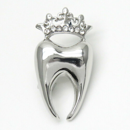 Брошь Blucome стразы серебряный 450₽