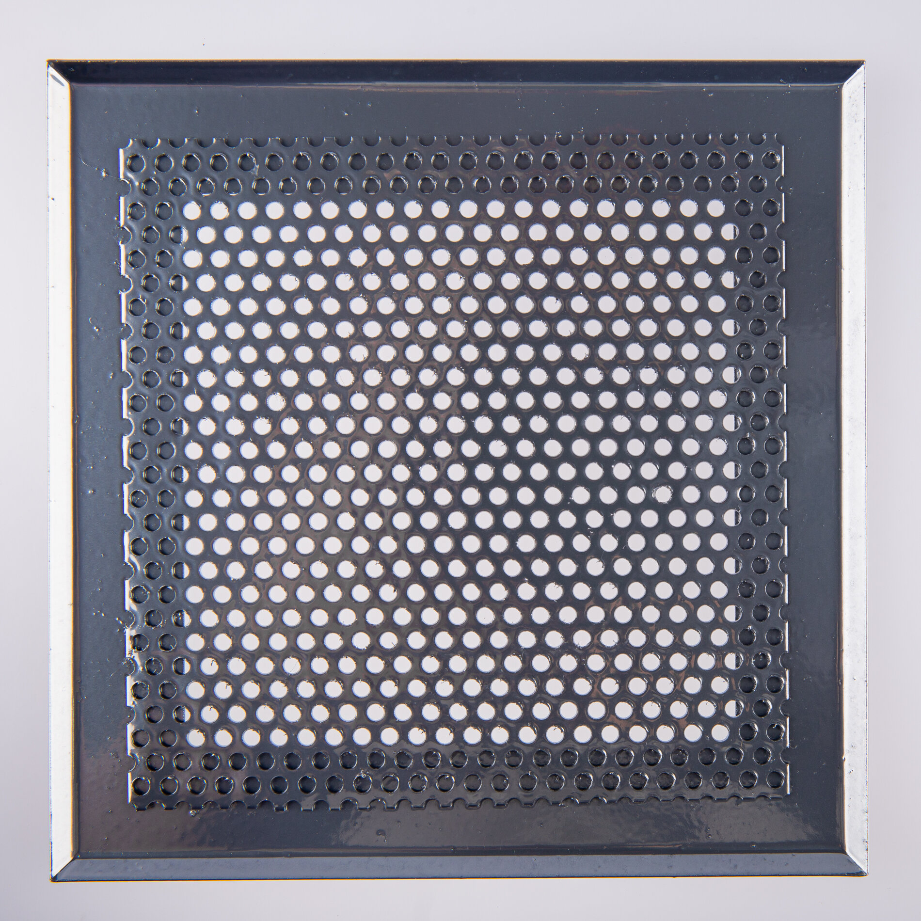 Вентиляционная металлическая решетка на магнитах 20х20см, рисунок кружок цвет хром - фотография № 5