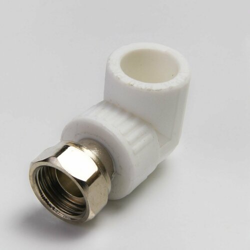 Уголок с накидной гайкой 20 - 1/2