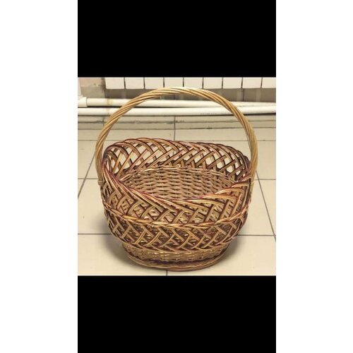 Корзина ажурная из лозы. Размер по верху длина 34-35 см, ширина 25-27 см, высота борта 22-24 см, высота с ручкой 44 см