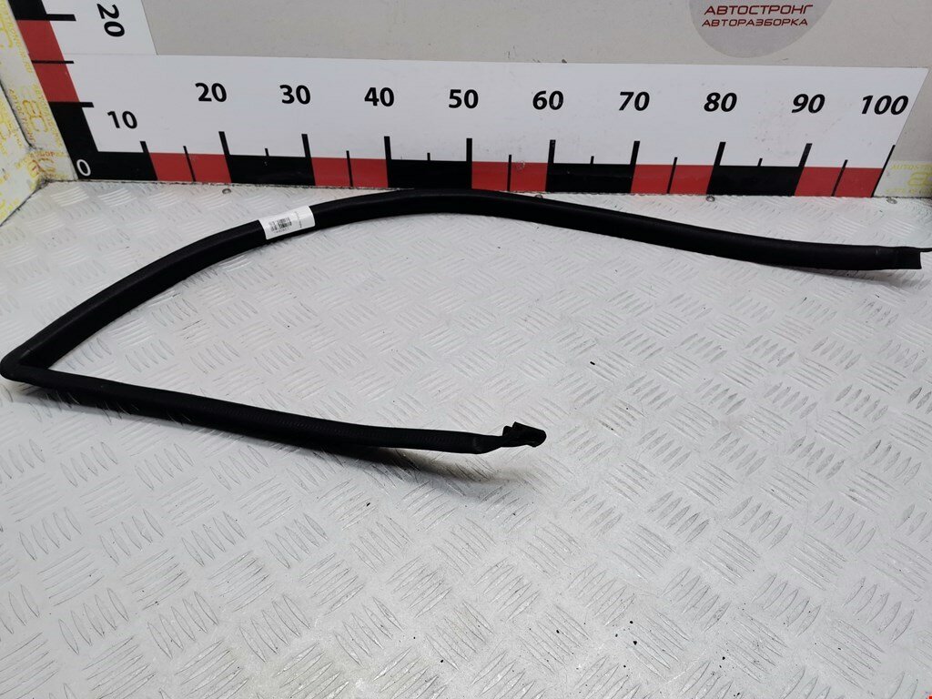 Уплотнитель стекла двери Nissan Primera P10 7692299J00 арт. 1440857