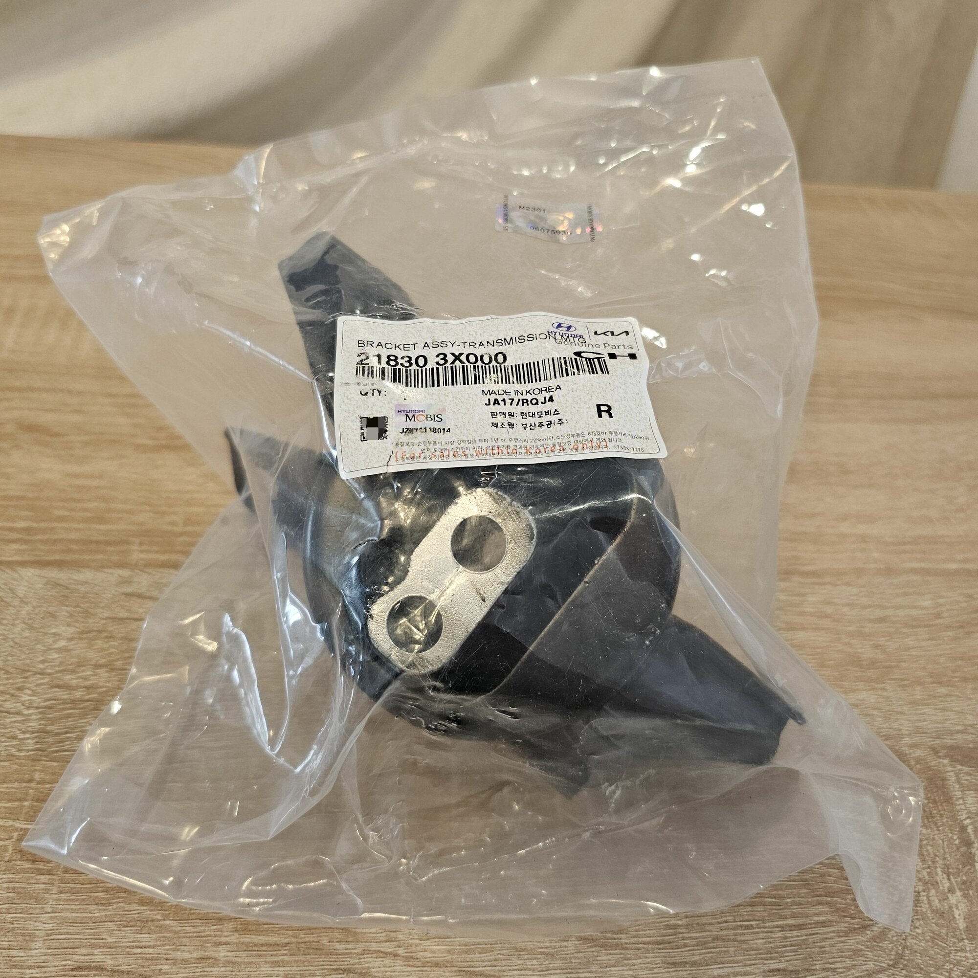 Опора двигателя левая МКПП Solaris/Rio 10- HYUNDAI/KIA - арт. 218303X000
