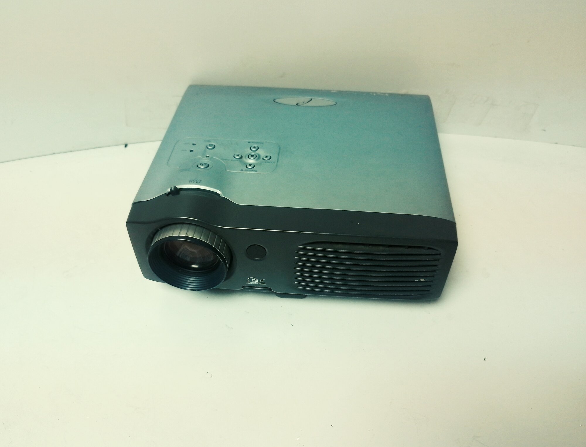 Проектор RoverLight Aurora DS1700 Projector (DLP/DDR DMD, 1800 люмен, 2000:1,800x600, D-Sub, RCA, S-Video, Component, RS232)