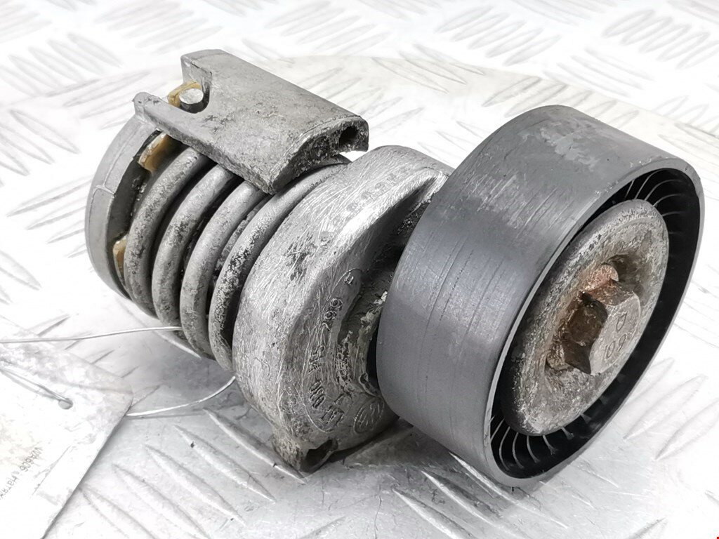 Натяжитель ремня генератора (приводного поликлинового ремня Volkswagen Golf 6 030145299F арт. 1986107