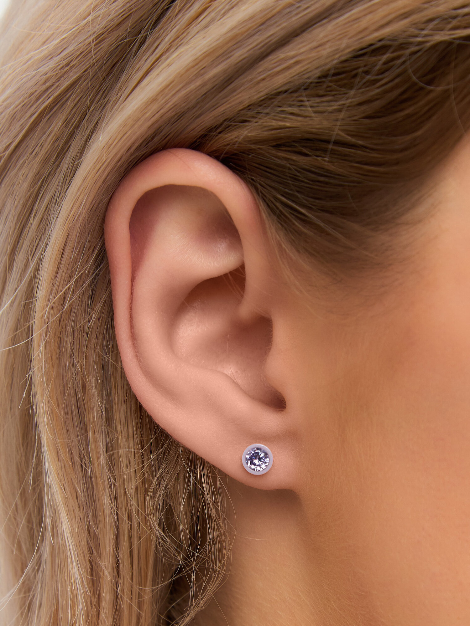 Серьги пусеты Noima, керамика, фианит, размер 5 мм, фиолетовый — фото 1