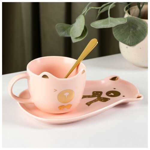 Чайная пара керамическая «Мишка», 220 мл, подставка 18×11,5×7 см, ложка, цвет розовый (1шт.)