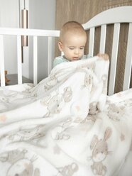 Плед детский плюшевый 100х118 см для новорожденных в кроватку коляску "Зайки на белом"