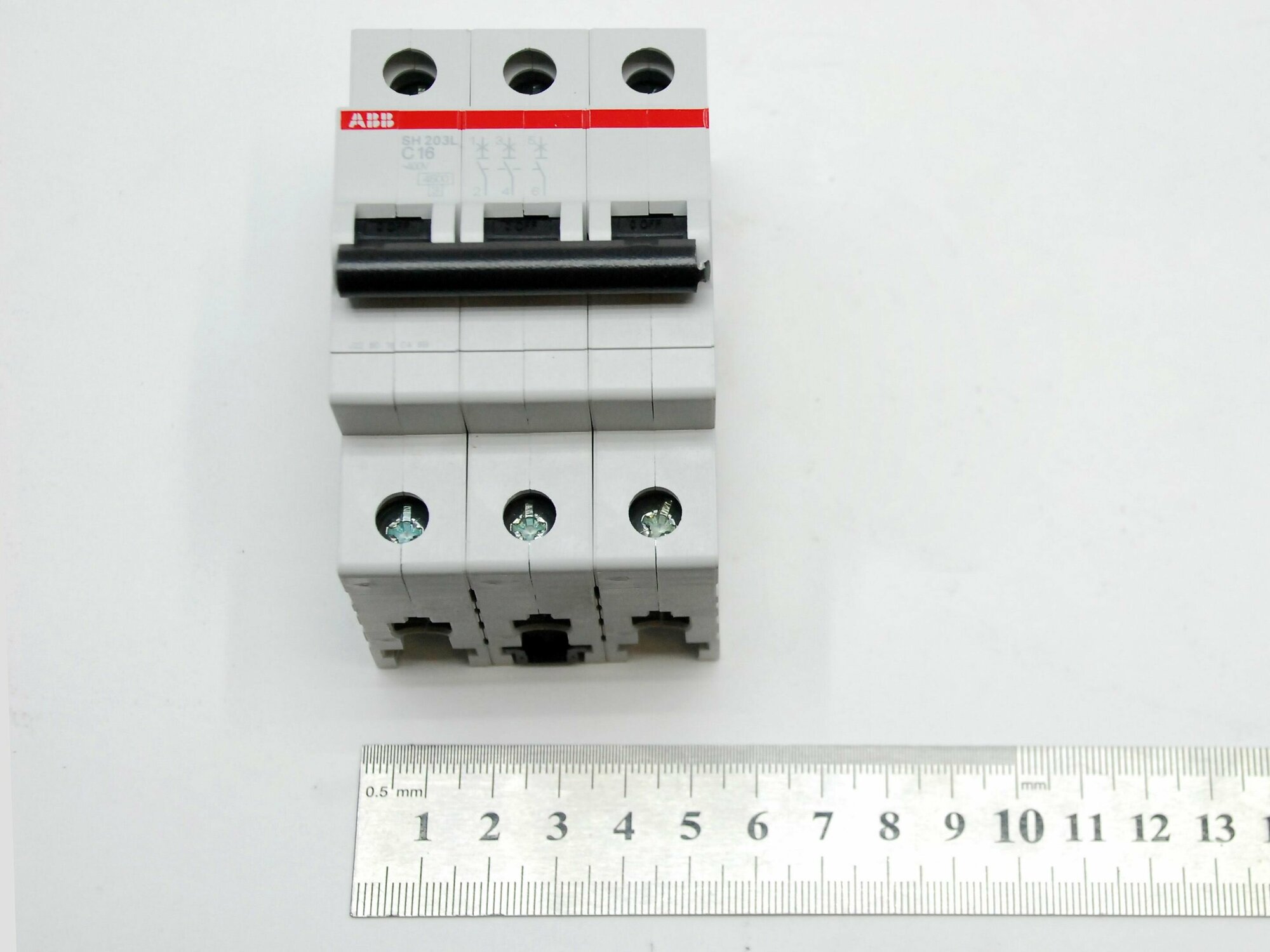 фото Выключатель автоматический ABB (SH 203L-C16, 2CDS243001R0164, модульный, 16А, 400 В)