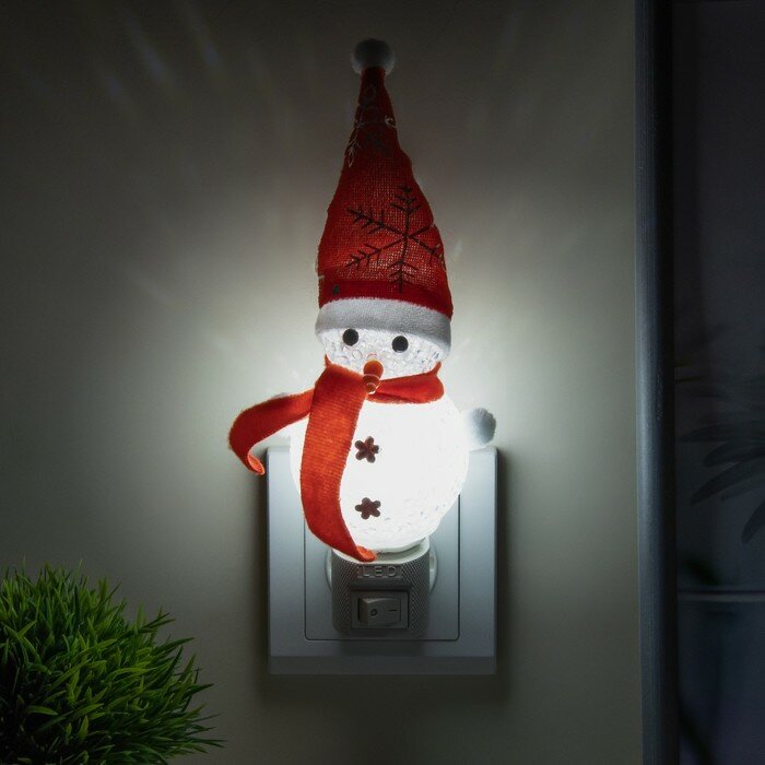 Ночник "Снеговик" LED белый 6х6х18 см - фотография № 3