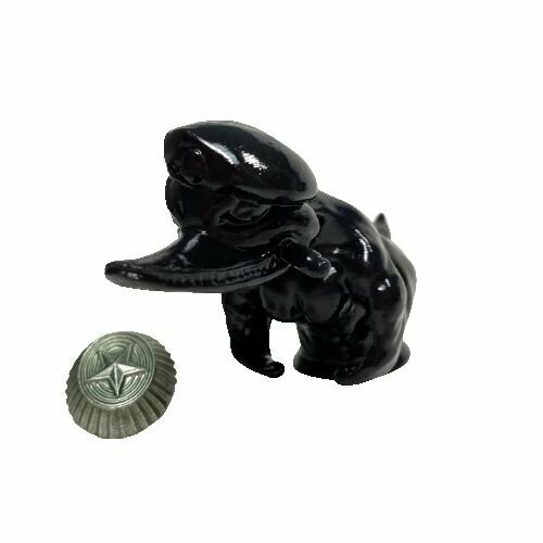 Злая черная утка-десантник (bad duck VDV) с мышцами из пластика на капот
