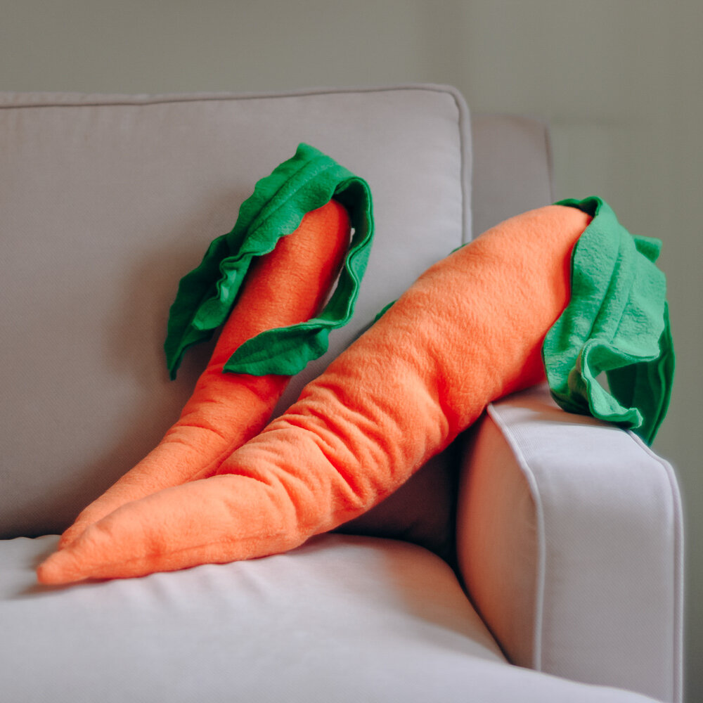 Декоративная подушка морковь ручной работы. Avelvi Design, из оранжевого флиса размер S