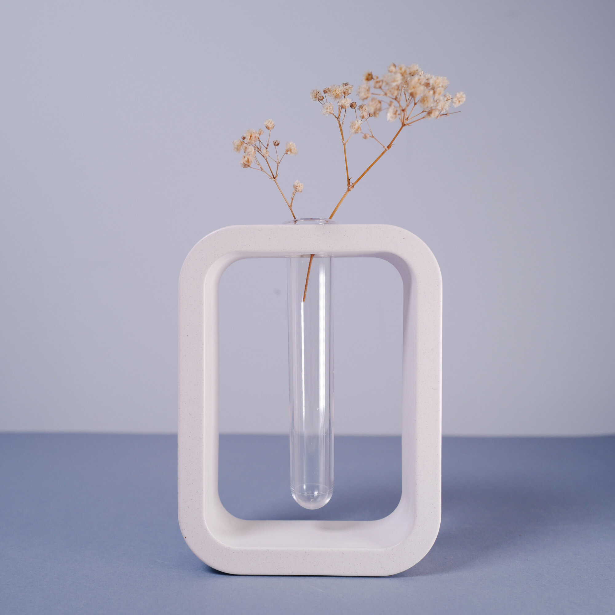 фото Ваза. Держатель с колбой для цветов и сухоцветов из гипса, ручная работа.