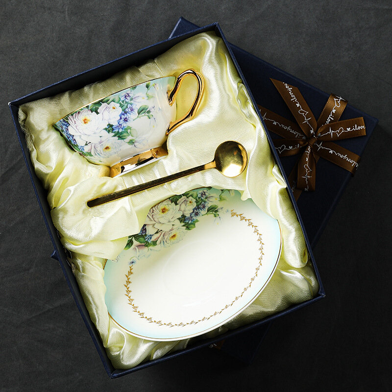 фото Винтажная чайная чашка и блюдце из костяного фарфора(4)