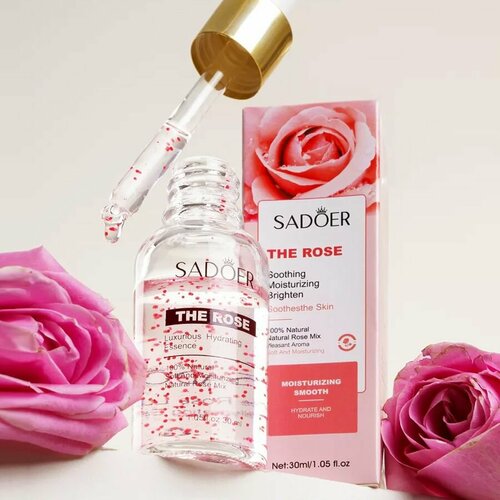 Эссенция для лица с розовой водой – это антивозрастной уход и эффективная борьба с раздражениями и покраснениями. Бутылочки 30 миллилитров хватает на комплекс процедур и достижения желаемого результата. бетаин защищает кожу от вредного влияния окружающей среды, поэтому она становится мягкой, нежной и бархатистой. Увлажняет и сохраняет влагу в глубоких слоях эпидермиса, уменьшает раздражение и снимает аллергические реакции. розовая вода восстанавливает кожу после агрессивного воздействия солнца, глубоко очищает поры, нормализует работу сальных желез и регулирует выработку кожного сала. Эффективно борется с воспалениями и зудом, увлажняет максимально глубокие слои эпидермиса и задерживает влагу. Тонизирует кожу и замедляет процессы старения. Защищает от свободных радикалов, ускоряет восстановление клеток.