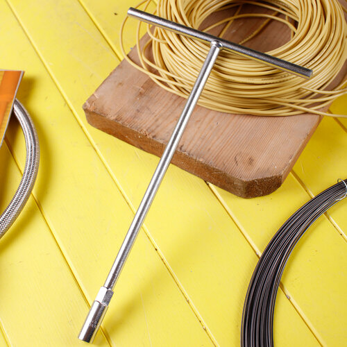 Торцевой ключ 10мм с Т-образной ручкой Deli DL10 CrV сталь 185х300 мм 737₽