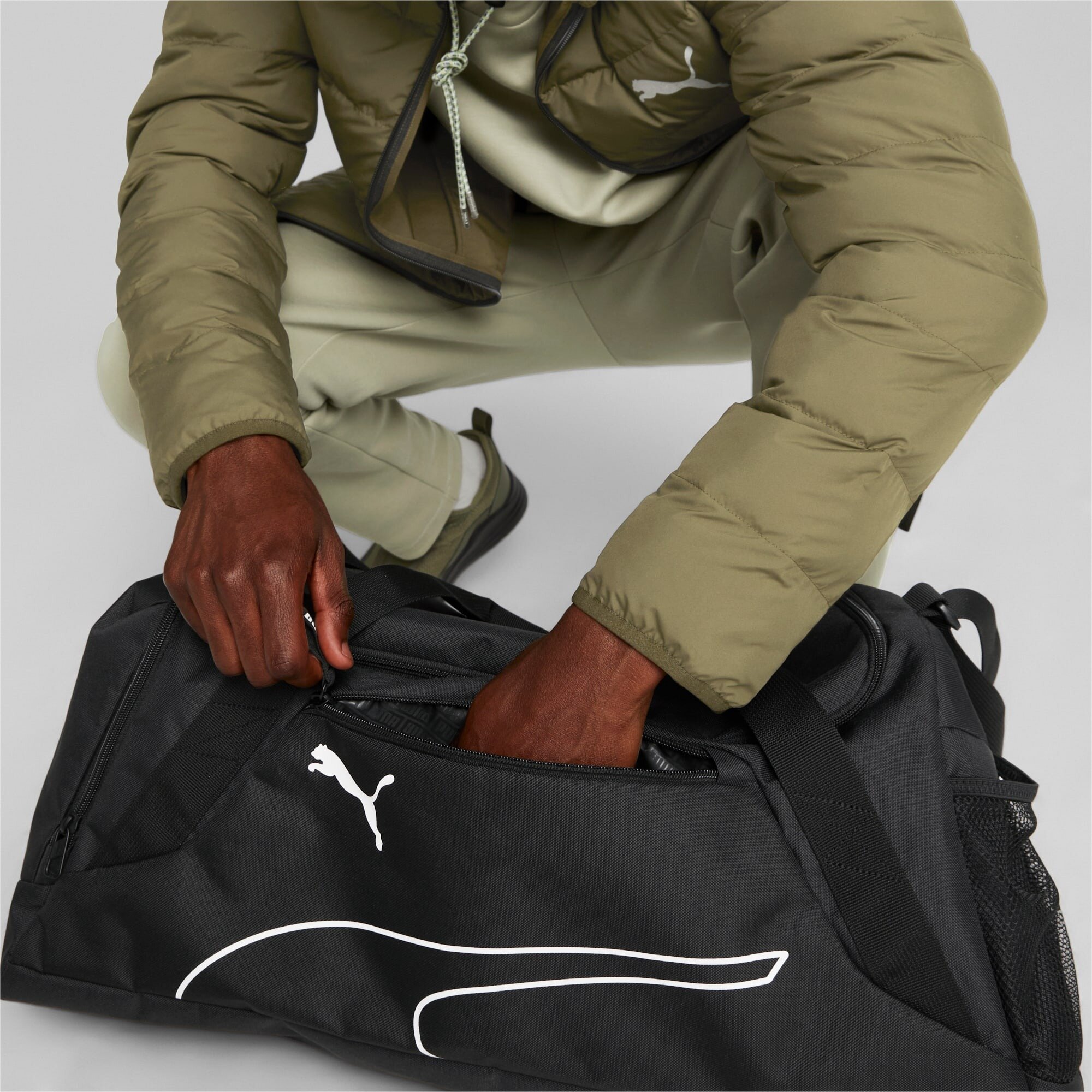 Сумка спортивная Puma Fundamentals Sports Bag M OS Унисекс - фотография № 4