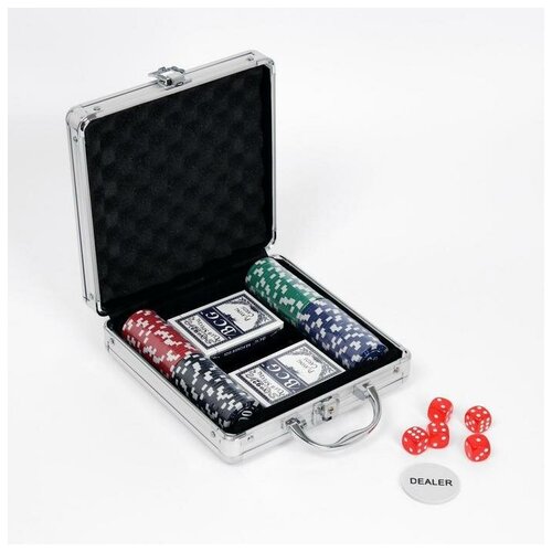 набор для покера professional game в металлическом футляре Покер в металлическом кейсе (2 колоды, фишки 100 шт с номиналом, 5 кубиков), 20 х 20 см