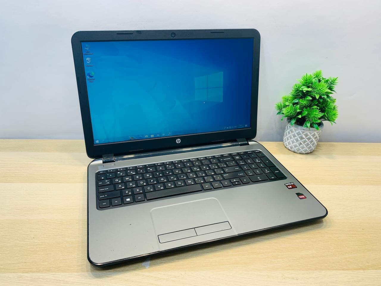 15.6" Ноутбук HP . AMD A8-6410 / RAM 8 Gb DDR3 /AMD Radeon HD 8570M / 240 GB SSD