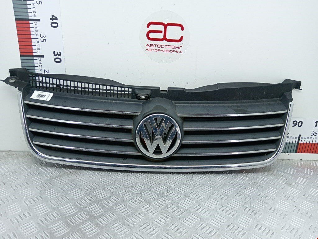 Решетка радиатора Volkswagen Passat 5 GP 3B0853651L