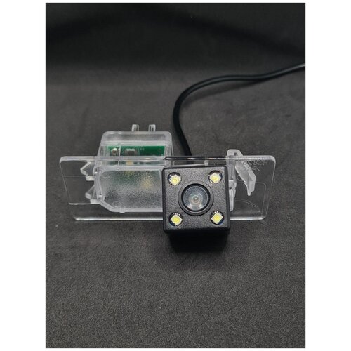 Камера заднего вида для Volkswagen Polo Liftback и Skoda Rapid liftback в плафон 4 LED 119900₽