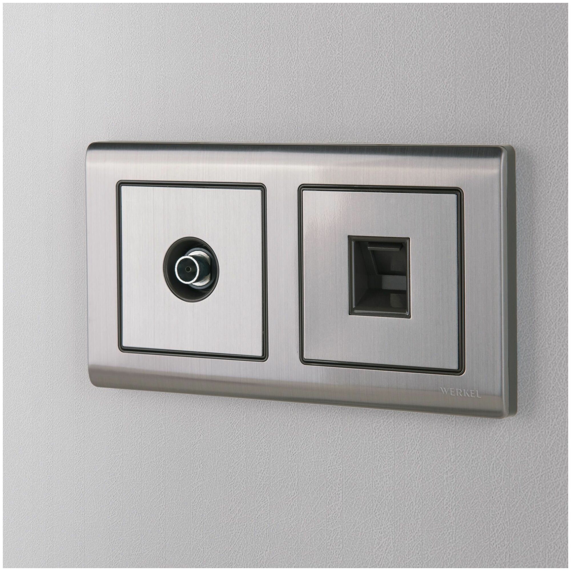 Накладка для розетки Ethernet RJ-45 и телефонной розетки RJ11 (глянцевый никель) Werkel WL02-RJ-CP 4690389100406 - фото №2