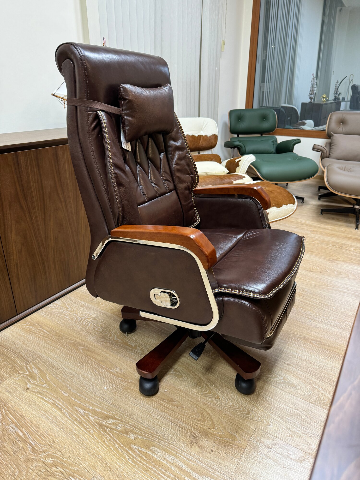 Кожаное кресло руководителя (Barroco), коричневый