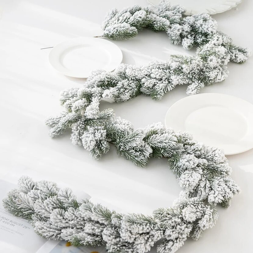 Рождественская гирлянда из пластика 200 см