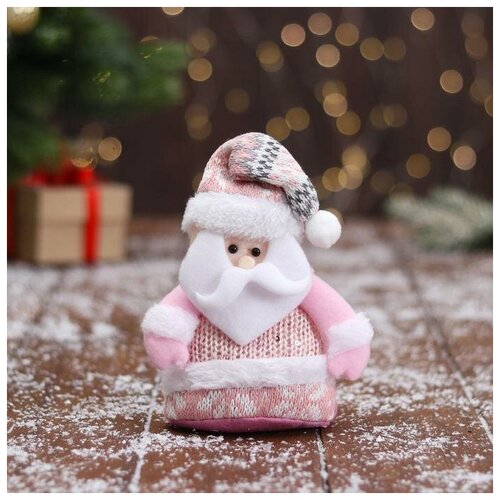 Мягкая игрушка Дед Мороз в вязаном костюме 9х15 см, розовый