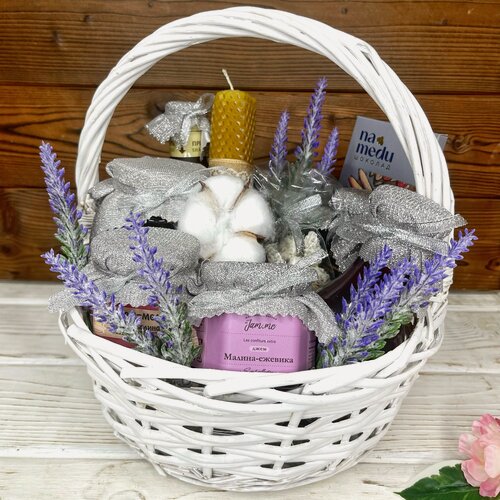 Изображение товара Подарочная корзина ZakazPodarka24 "Блеск элегантности", универсальный подарок