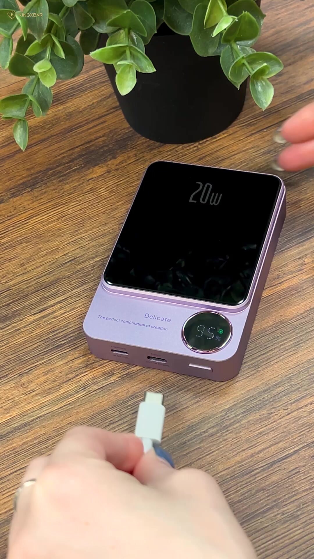 Повербанк с беспроводной зарядкой MagSafe для iPhone, 10000 mAh 20 Ватт / Внешний аккумулятор для Айфон / Фиолетовый — фото 1