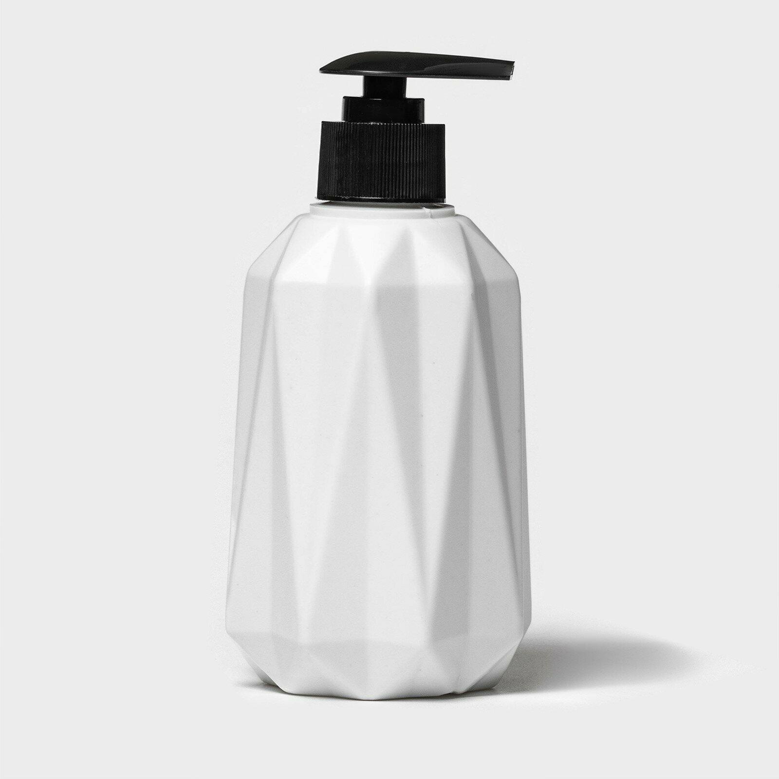 Дозатор для жидкого мыла «Грани» пластик 350 мл 78×78×155 см белый