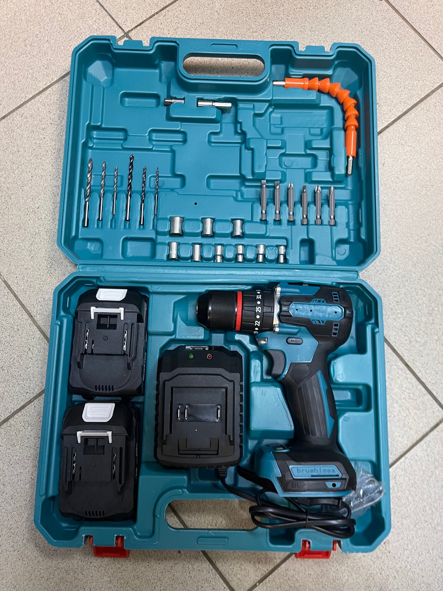 фото Шуруповерт, дрель бесщеточная, аккумуляторная, 24V(2 АКБ), металлический патрон, с кейсом и набором инструментов