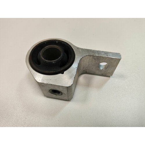 Сайлентблок рычага переднего задний Dongfeng H30 Cross 16 16V 5MT хетчбэк 4165200 1600₽