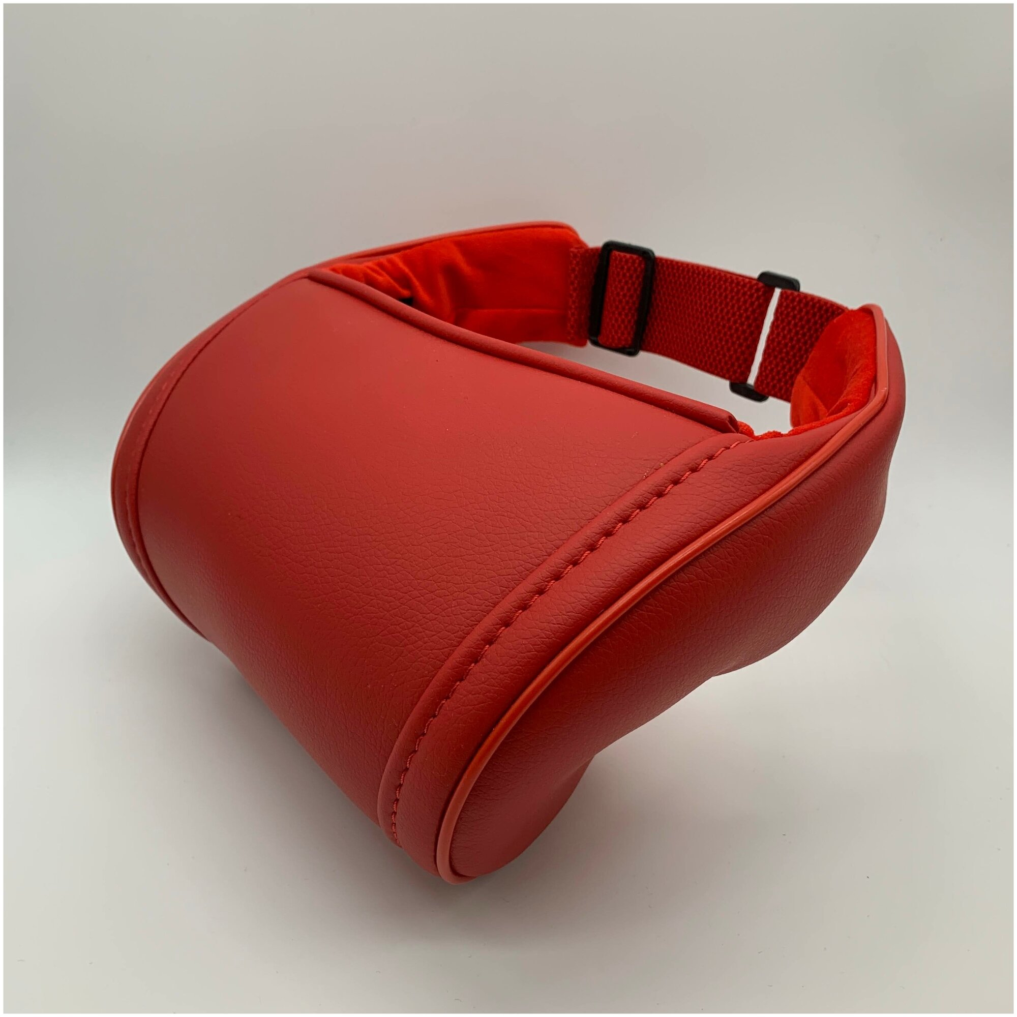Красная автомобильная ортопедическая подушка для шеи на подголовник на сиденье. Экокожа премиум класса.