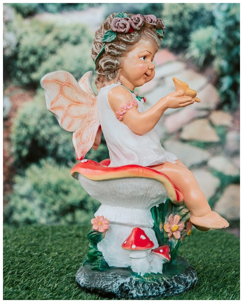 Садовая фигура "Девочка на грибе с бабочкой с крылышками", декоративная статуя для сада и огорода, высота 49 смН-49см F1000 - фотография № 1