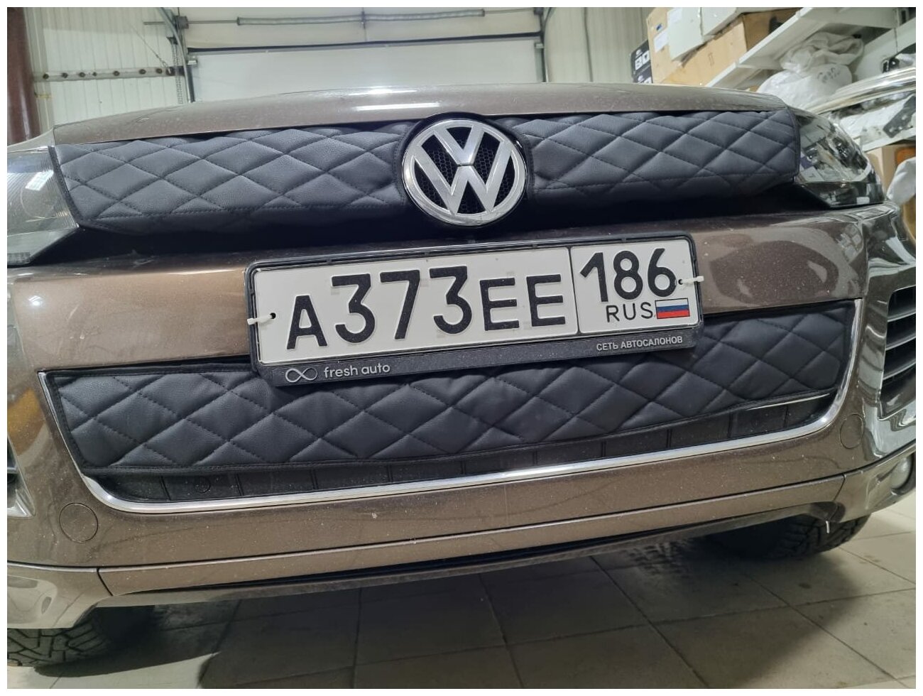 Утеплитель решетки радиатора зимний трёхслойный для Volkswagen Touareg 2010-2014(комплект)