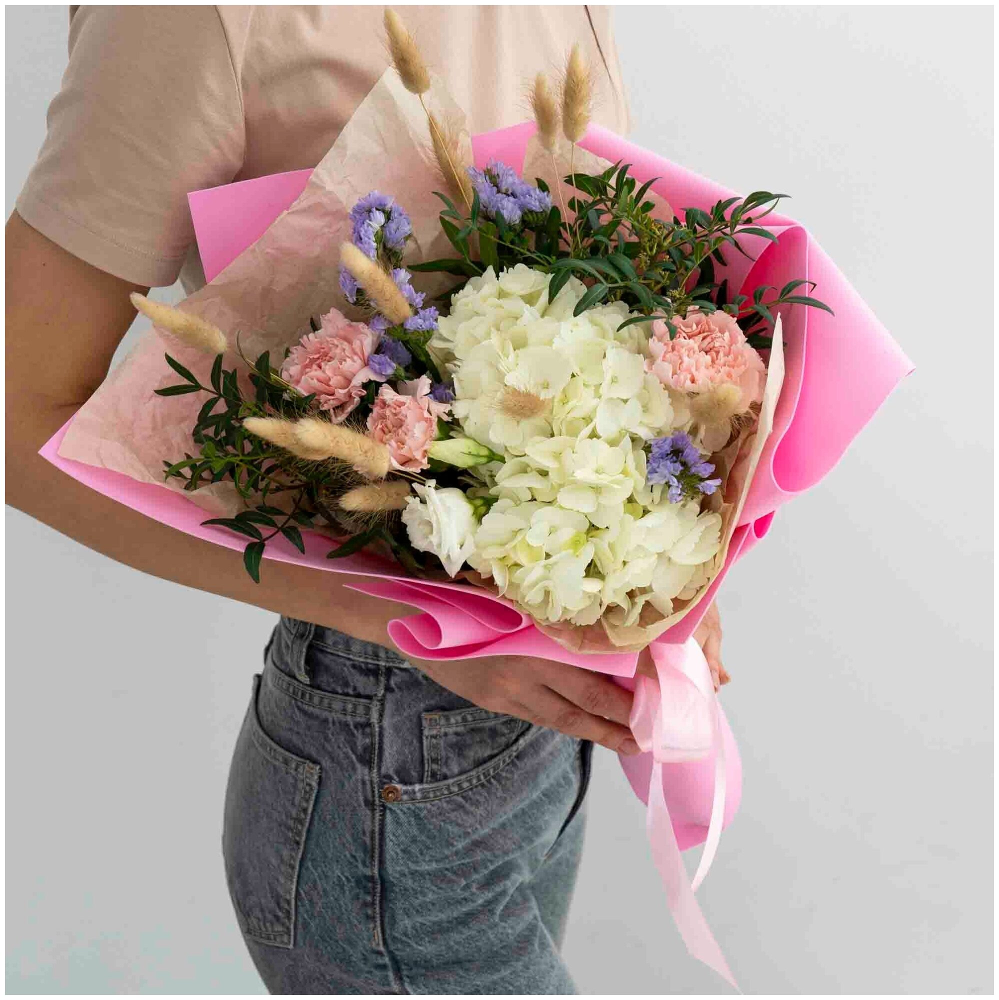 Цветы живые букет из гортензии, гвоздик, лизиантуса и сухоцветов "Ванилька" размер S| Лэтуаль Flowers