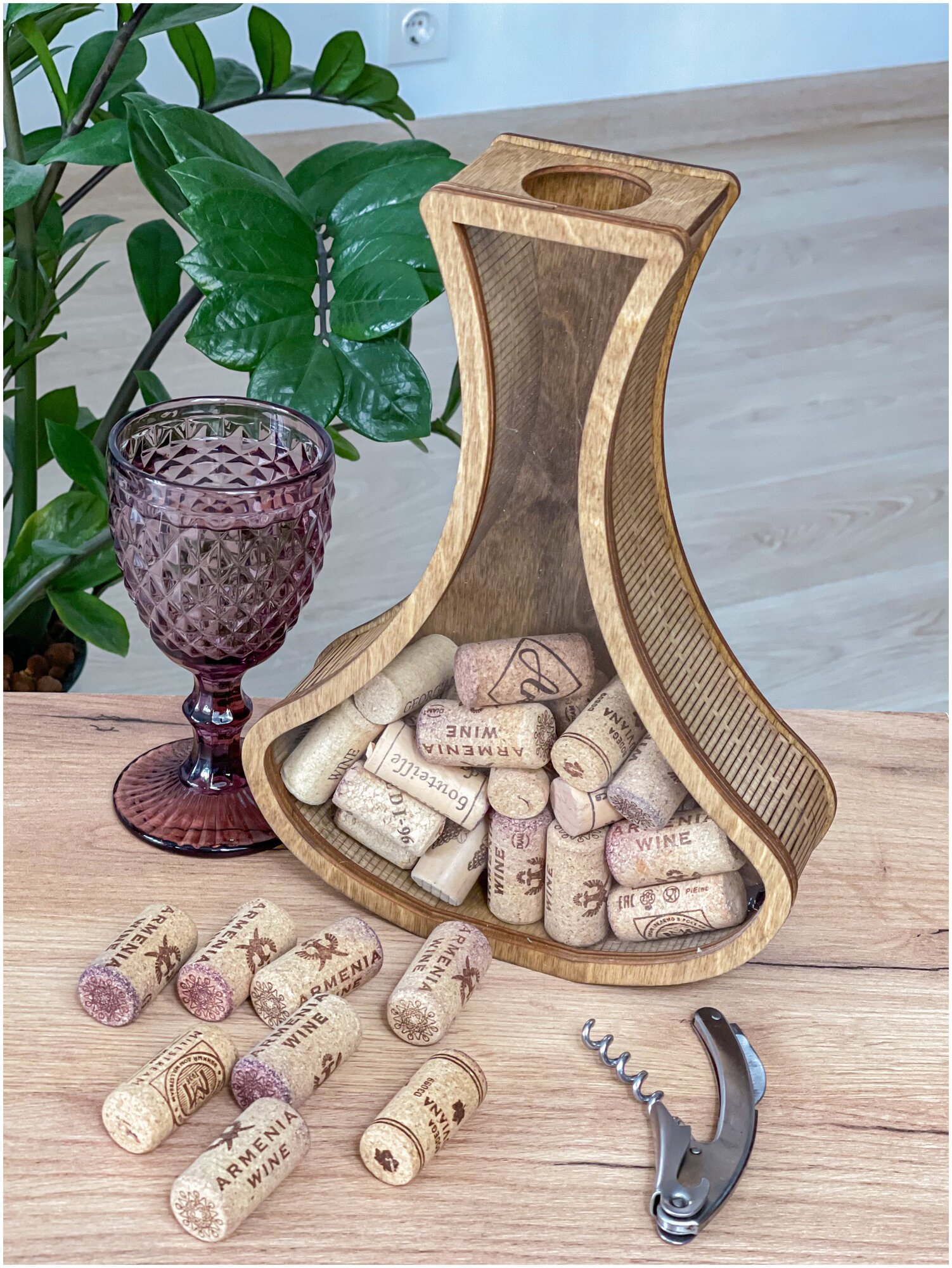 фото Копилка для винных пробок