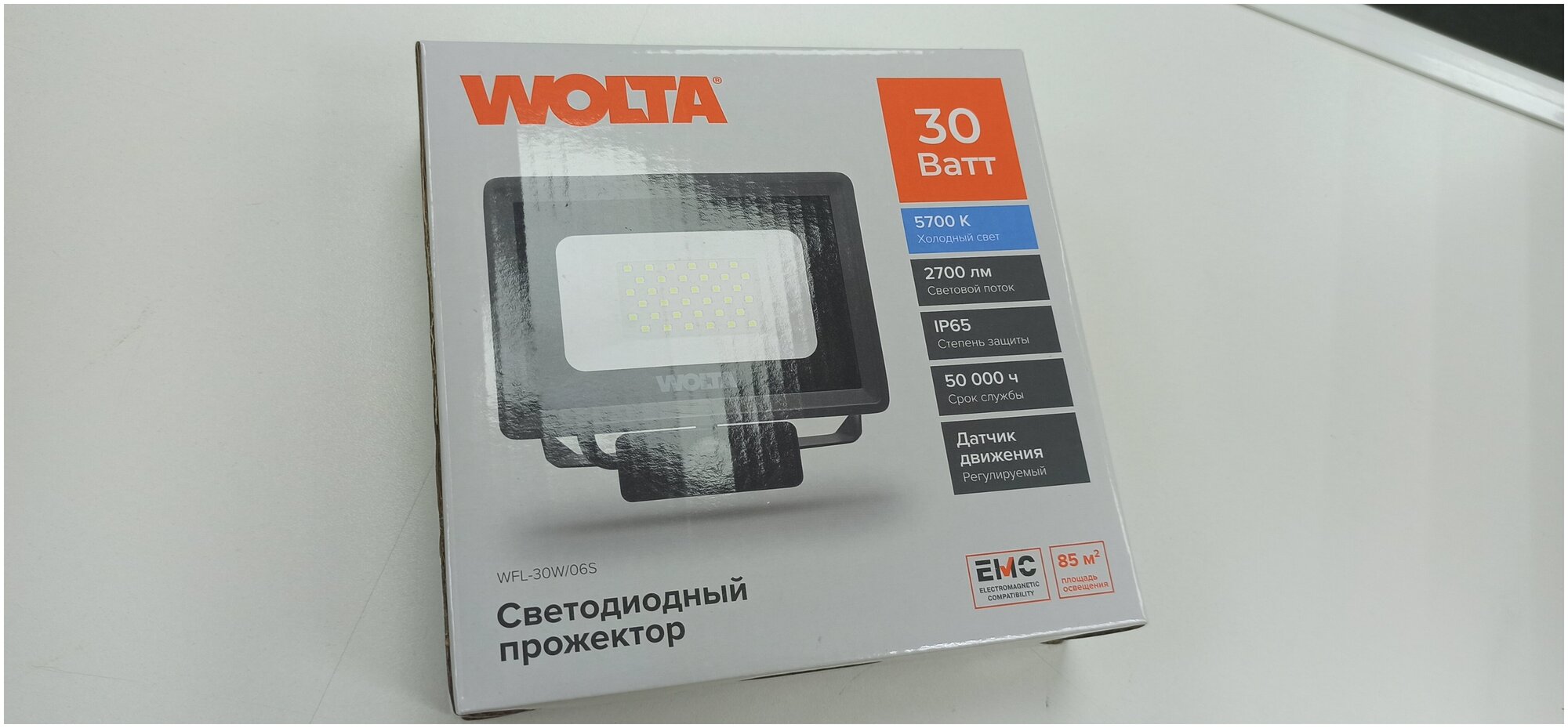 Светодиодный прожектор Wolta WFL-30W/06S 30Вт 5700K IP65 2700 Лм с датчиком