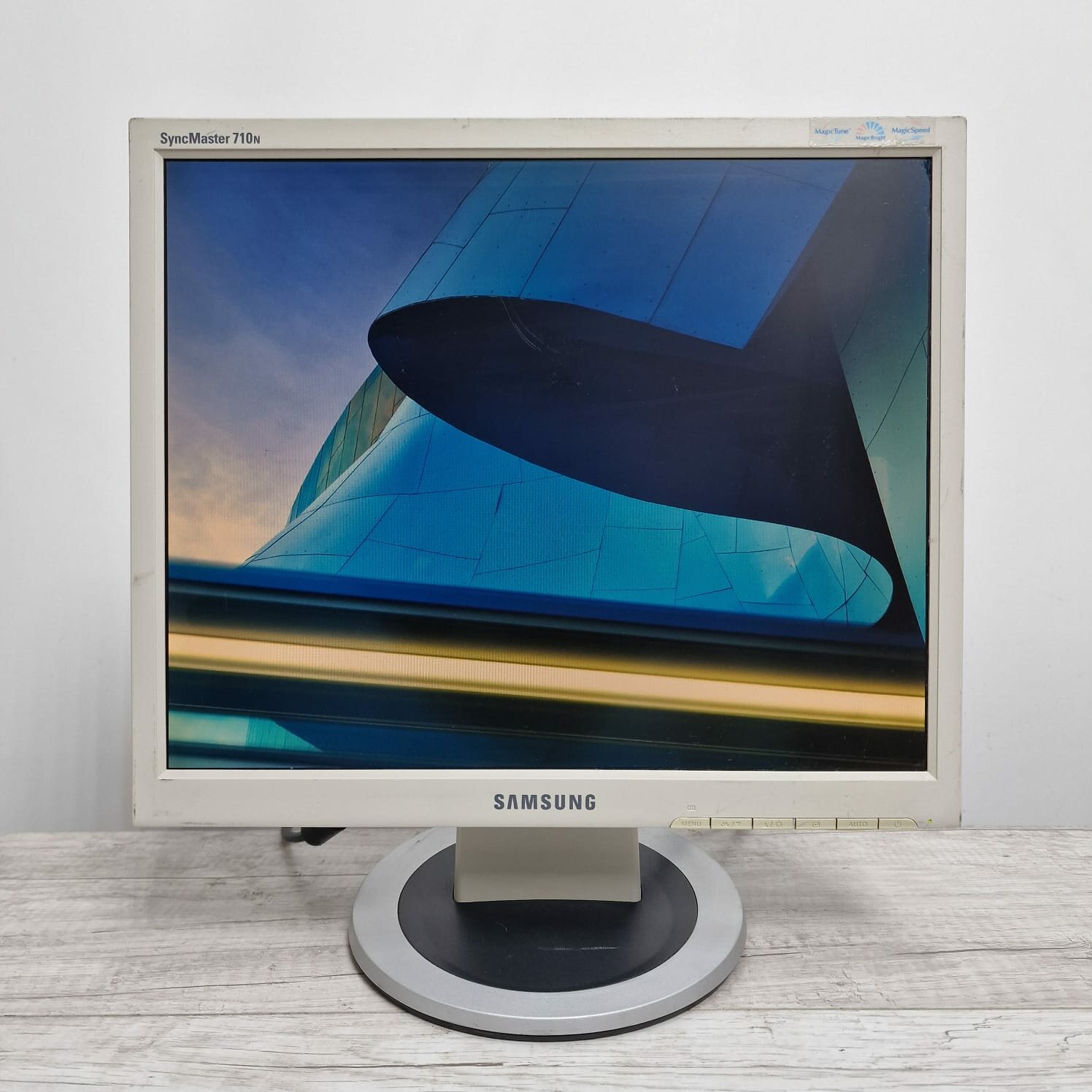 17" Монитор Samsung SyncMaster 710N, 1280x1024, 75 Гц, TN