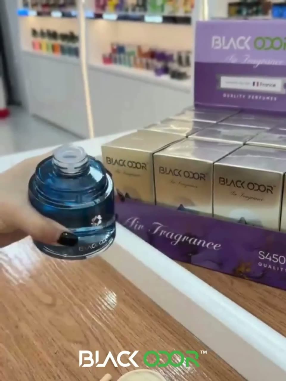 Ароматизатор воздуха для автомобиля освежитель BLACK ODOR 130 мл BO-40 — фото 1