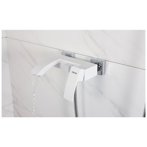 Настенный смеситель Micoe H-HC607W, для ванны и душа с каскадным изливом / Душевой комплект / Душевая система
