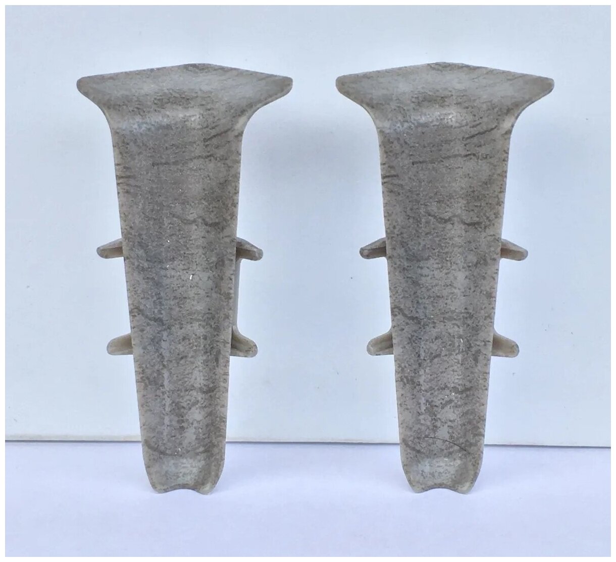 фото Угол внутренний для плинтуса 70мм "Деконика", 548 Лофт серый