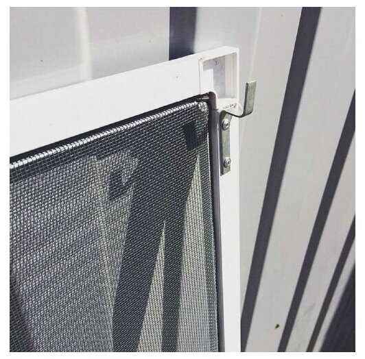 Москитные сетки с установкой изнутри на окна - фото