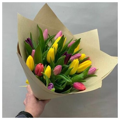 Букет шикарных тюльпанов микс на 8 марта