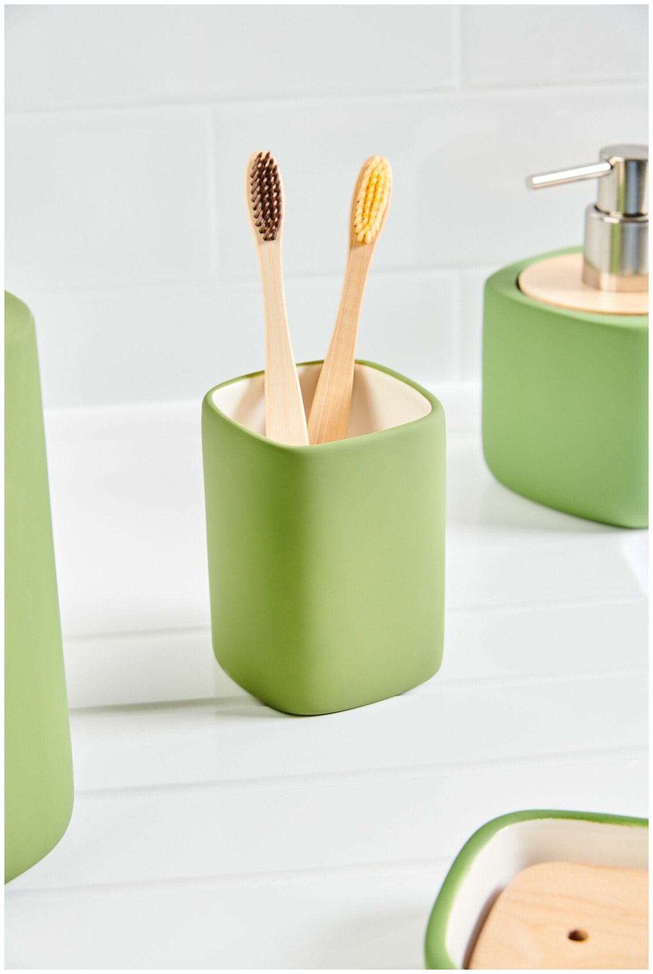 Стакан для зубных щёток Vidage Green Meadow керамика цвет зеленый